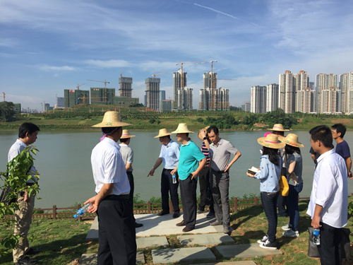 南寧市建寧水務(wù)投資集團(tuán)有限責(zé)任公司集團(tuán)董事長(zhǎng)帶隊(duì)視察我公司邕江綜合整治和開(kāi)發(fā)利用工程監(jiān)理工作